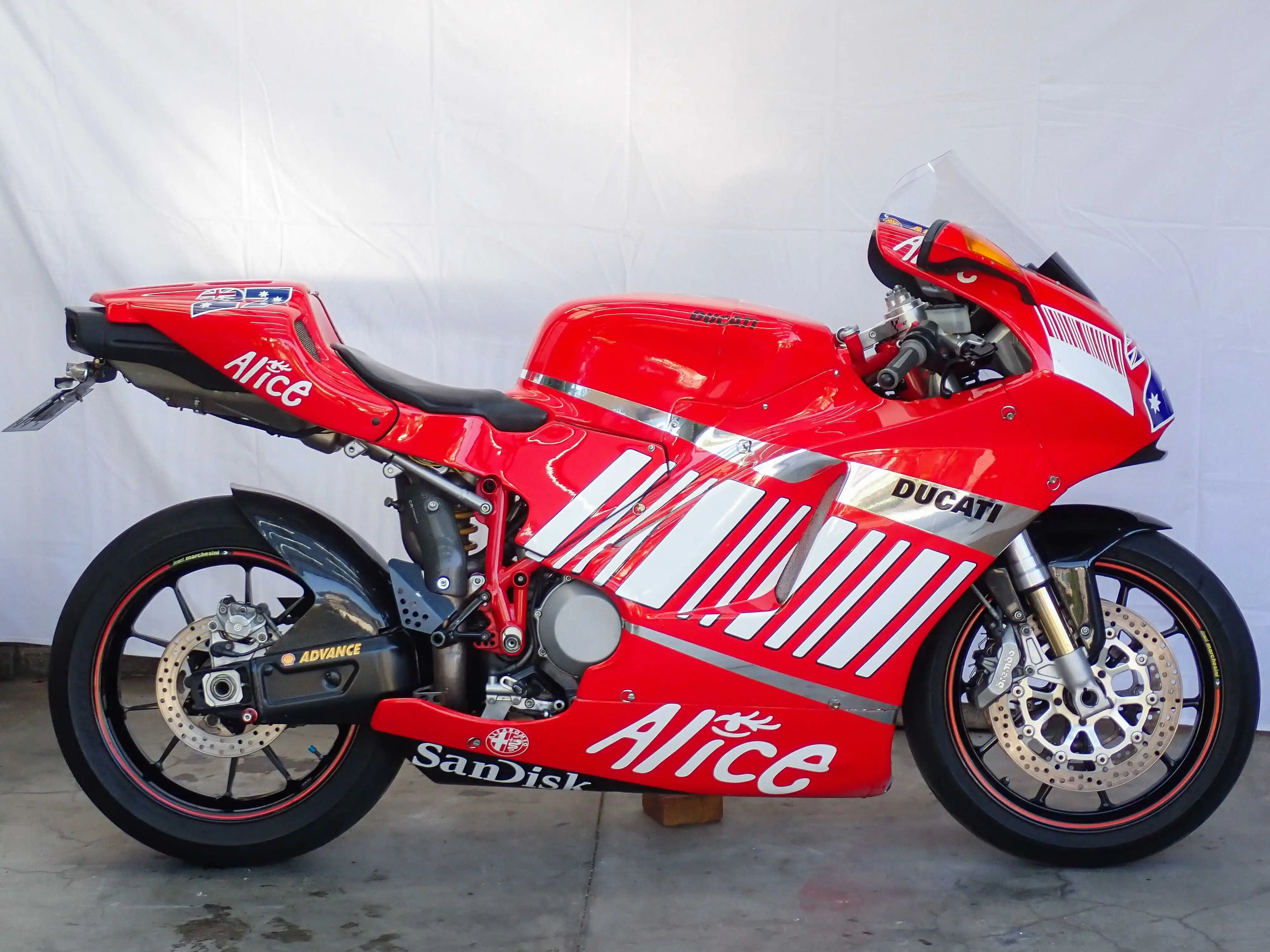 749S 2005