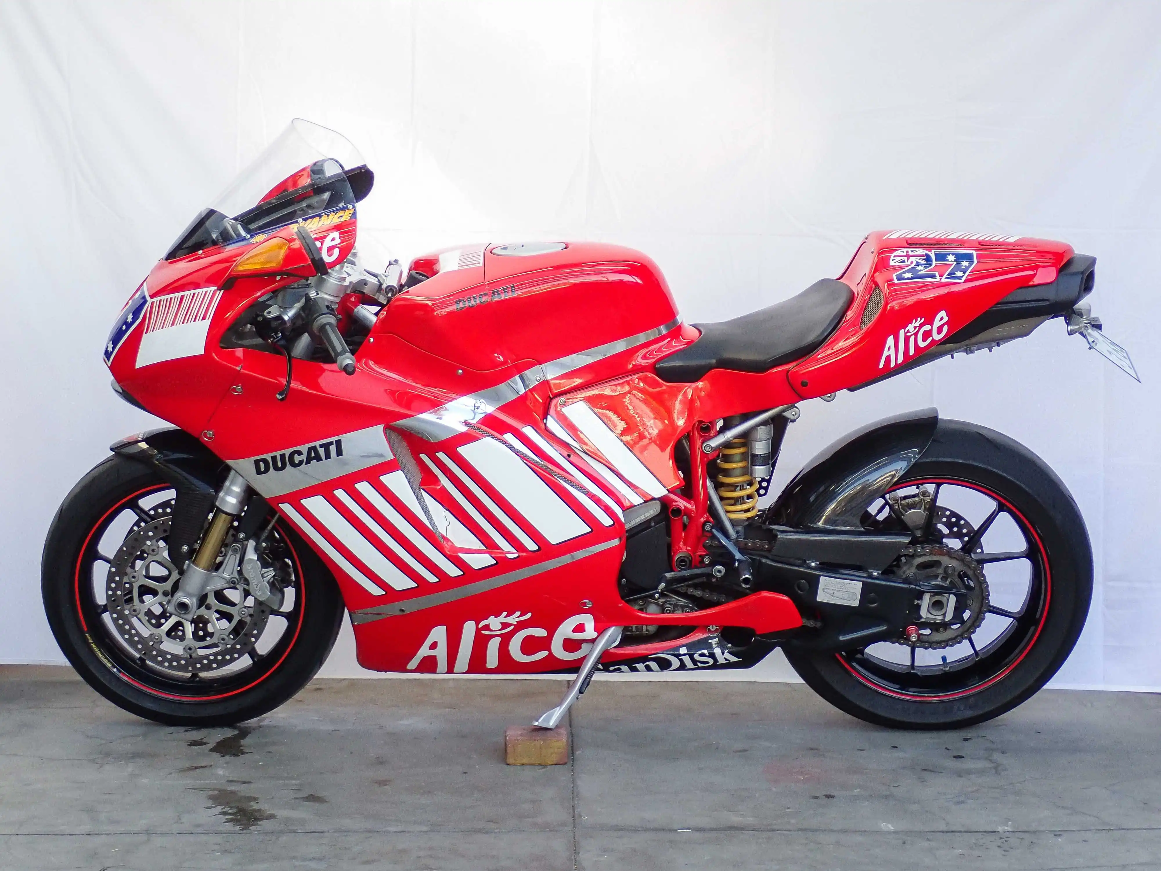 749S 2005