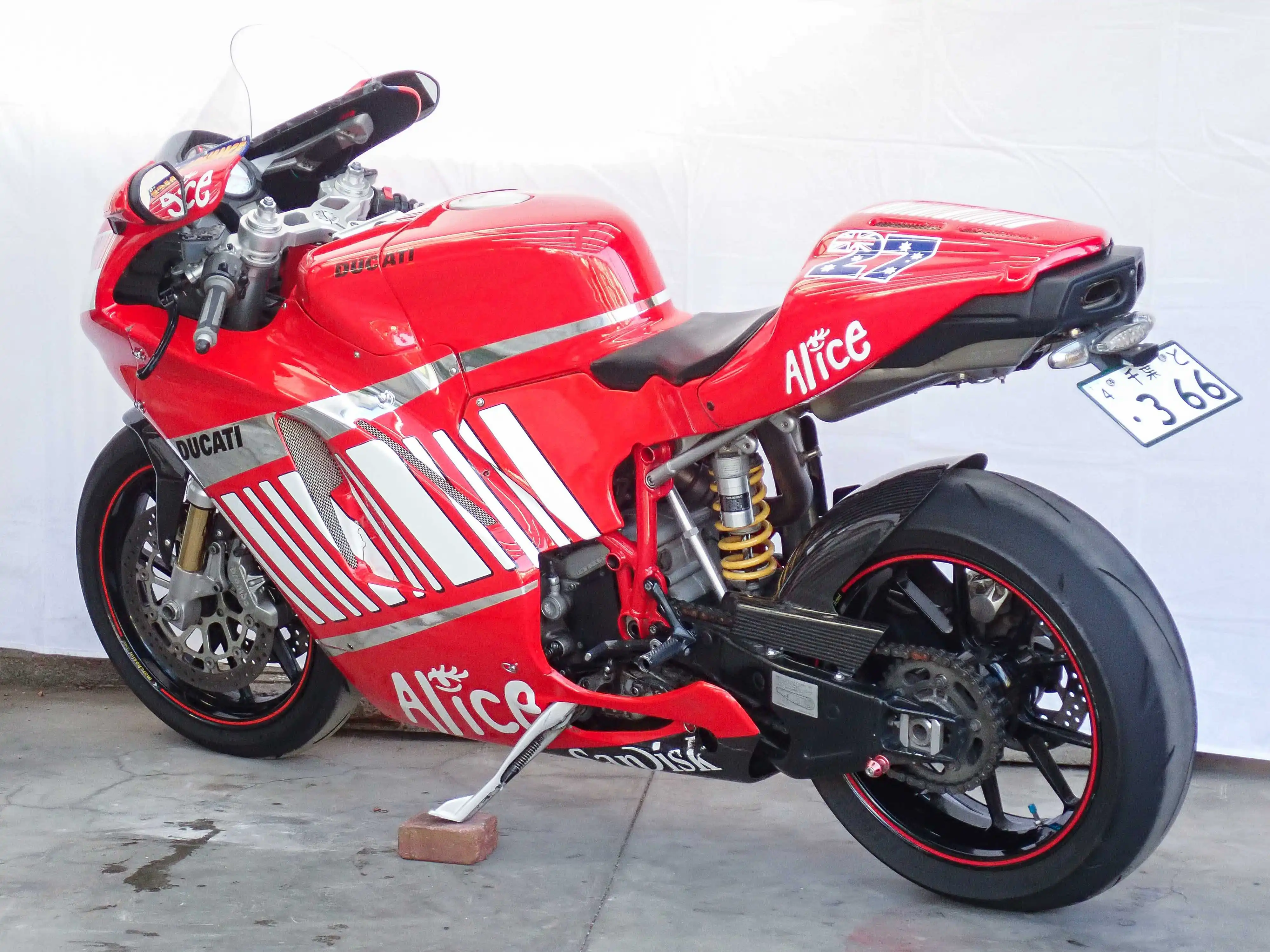 749S 2005