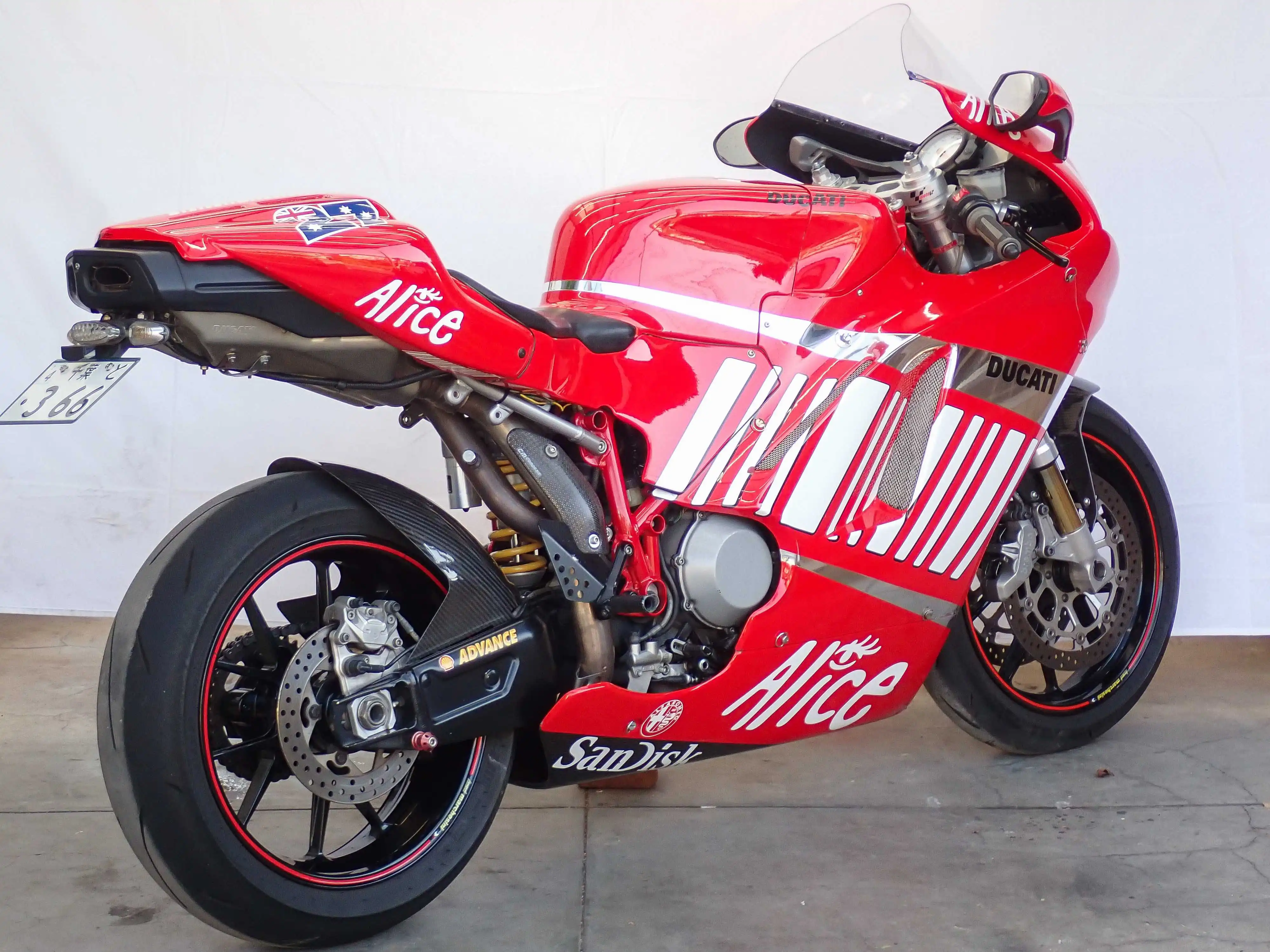 749S 2005