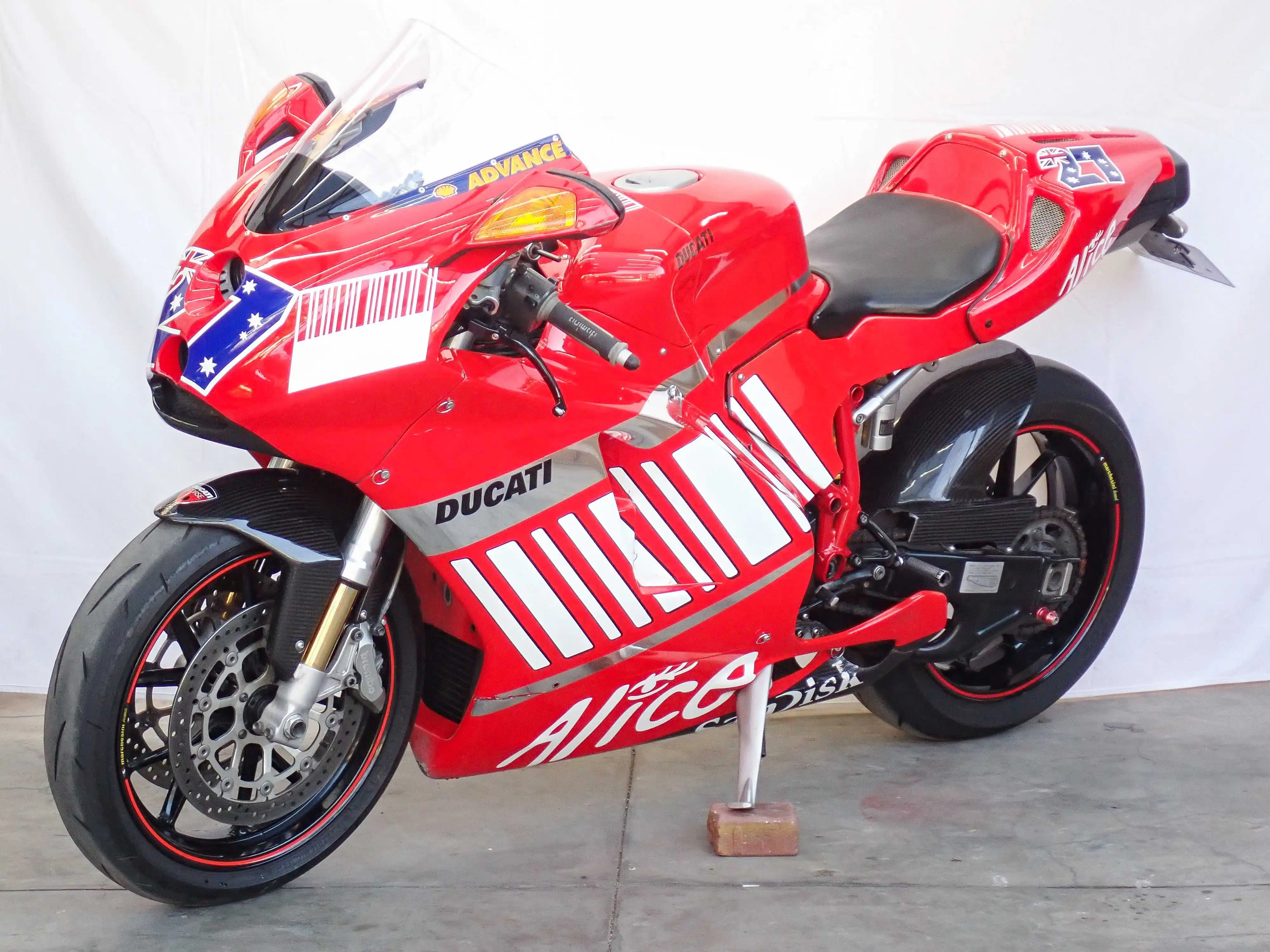 749S 2005