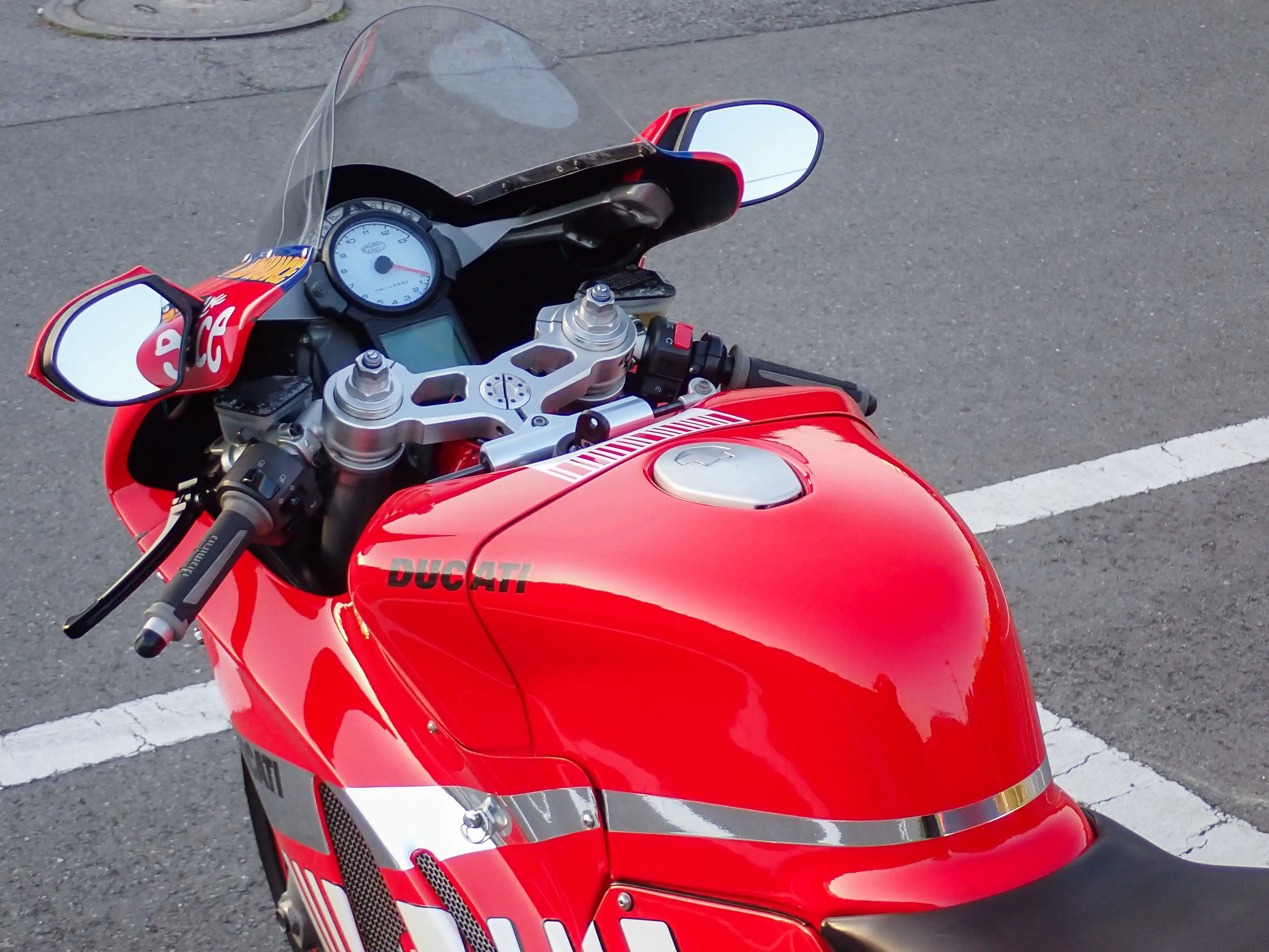 749S 2005