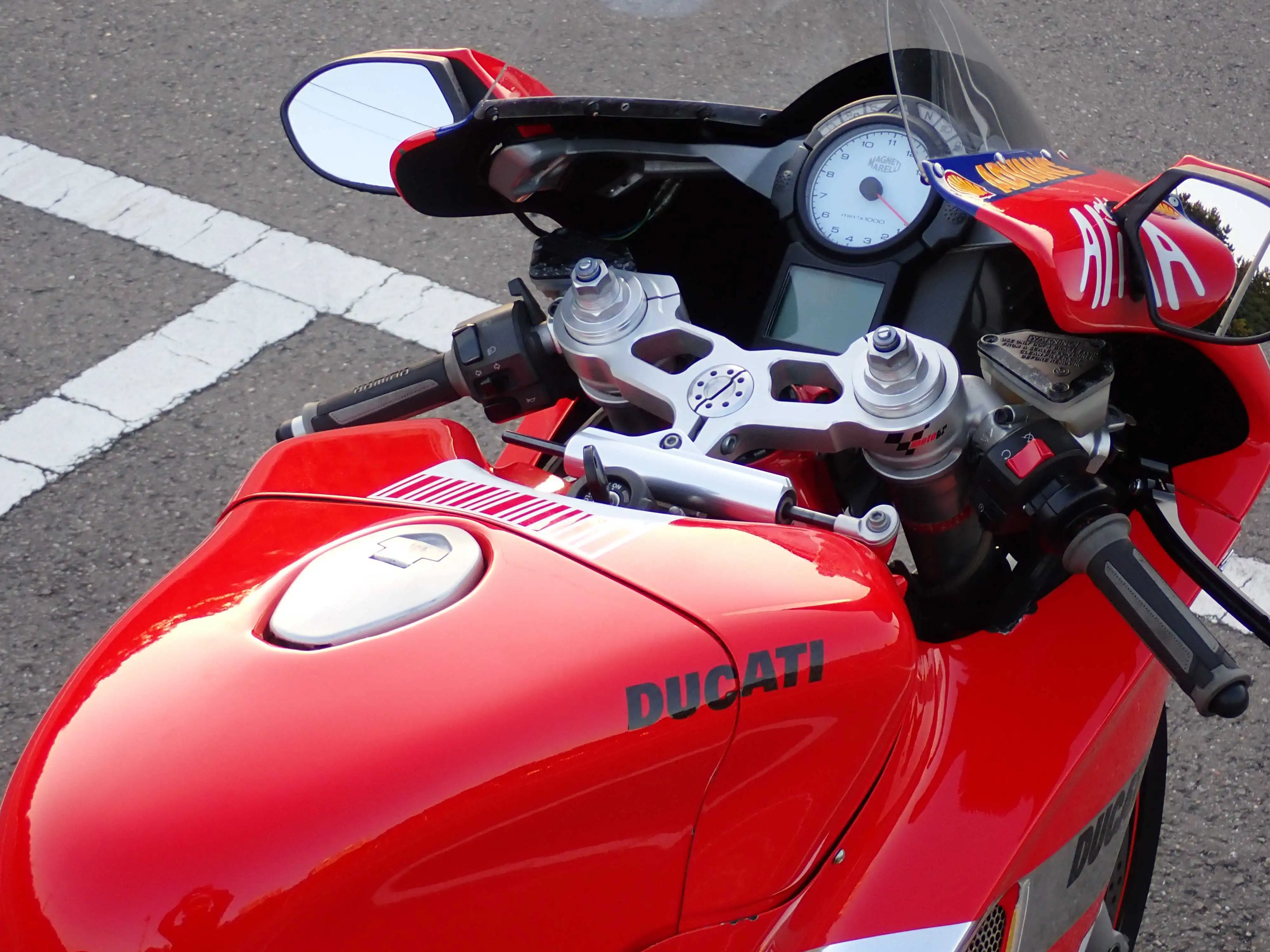 749S 2005